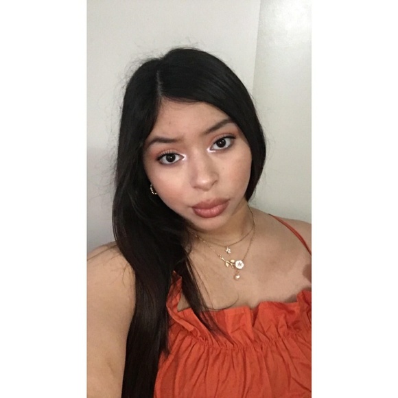 Profile Picture of Alexandra Acuna (@alexvxo) on Poshmark