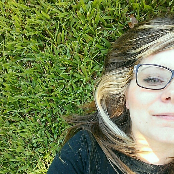 Profile Picture of Amber Huffman (@amberlea311) on Poshmark