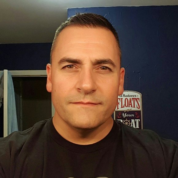 Profile Picture of Scott Senter (@ssenter) on Poshmark