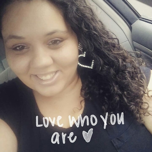 Profile Picture of Casey Key (@kc2fly) on Poshmark
