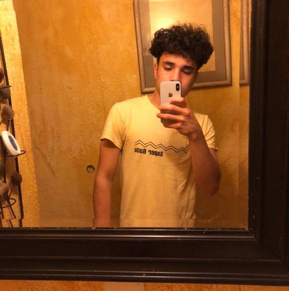 Profile Picture of Alex Uribe (@alex_uribe) on Poshmark