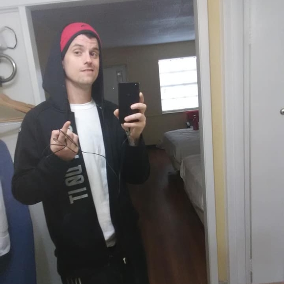 Profile Picture of Jeremy Shannon (@jeremy_shannon) on Poshmark