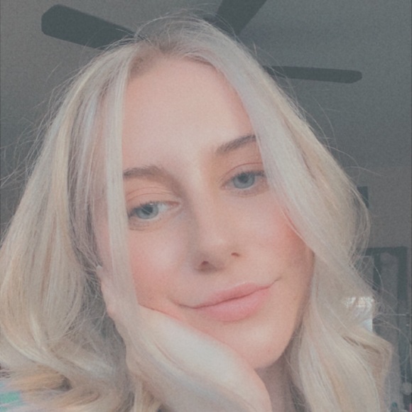 Profile Picture of Karolina Jurecka (@karojur) on Poshmark