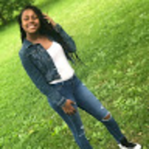 Profile Picture of Paulina Brooks (@paulinabrooks54) on Poshmark