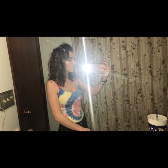 Profile Picture of Nikki Renee (@nikki8915) on Poshmark