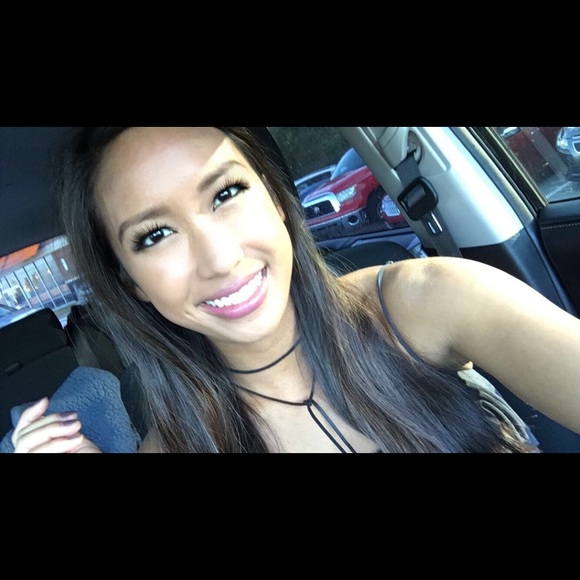 Profile Picture of Ashley Winnie (@ashleywinnie7) on Poshmark