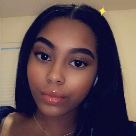 Profile Picture of Loannie Zapata (@babygirl_lolo) on Poshmark