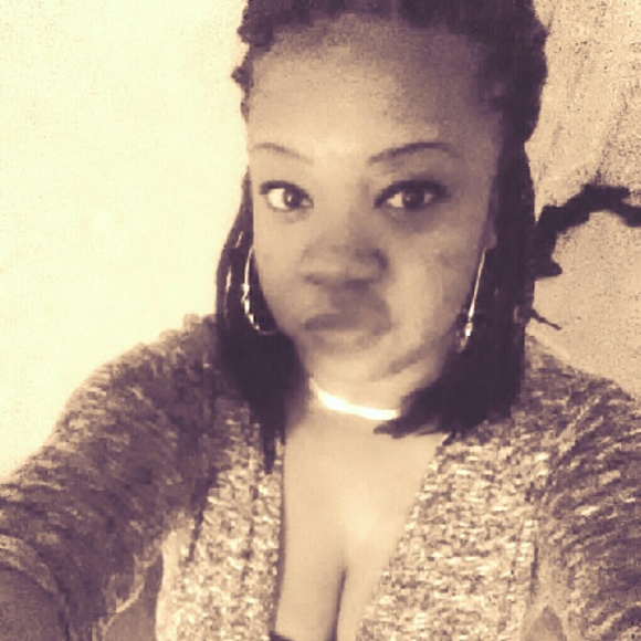 Profile Picture of Briana Gilbert (@briezzz22) on Poshmark