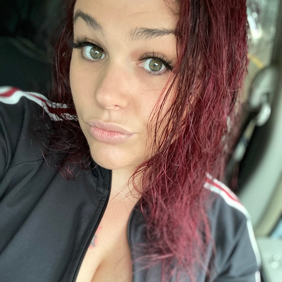 Profile Picture of Leah Wieseler (@leahwieseler) on Poshmark