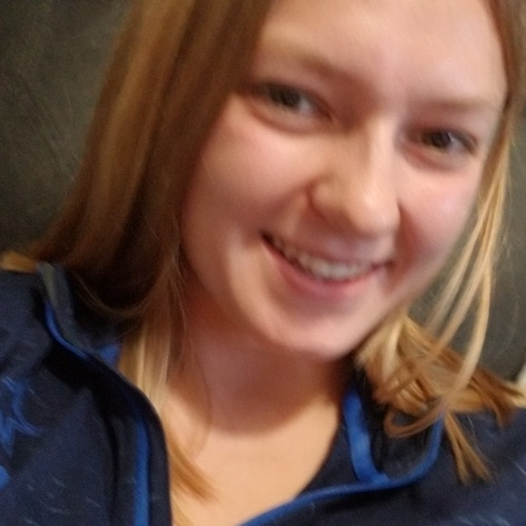 Profile Picture of Alexa Palmer (@1999opal) on Poshmark
