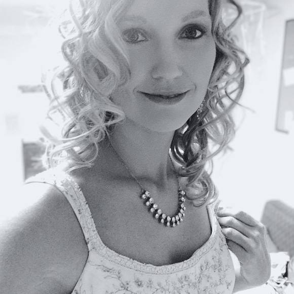 Profile Picture of Jenny Fiebelkorn (@jennyfiebelkorn) on Poshmark