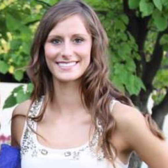 Profile Picture of Brianne Moore (@briannemoore77) on Poshmark