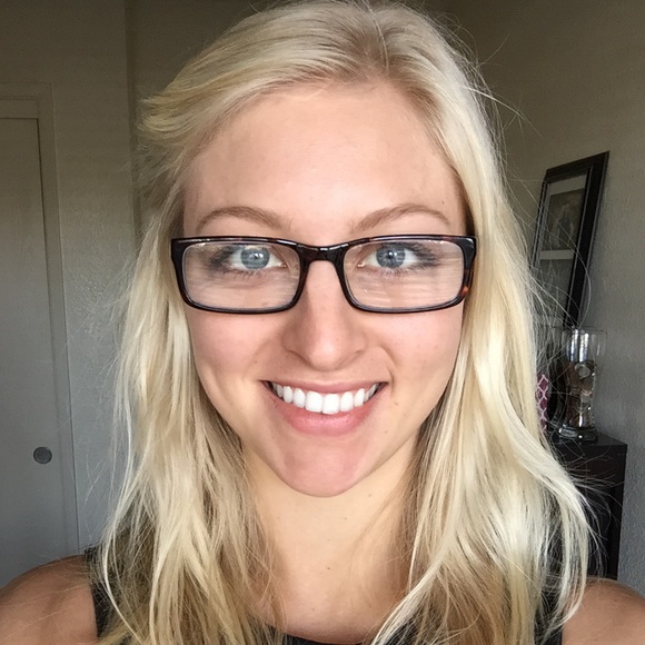 Profile Picture of Natasha Mendrin (@nmendrin) on Poshmark