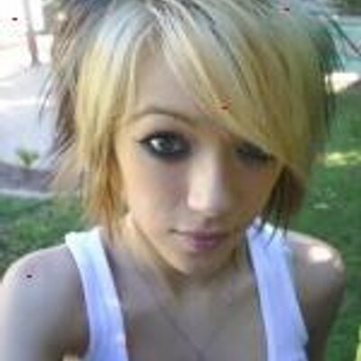 Profile Picture of Julia Riggs (@bicobute) on Twitter