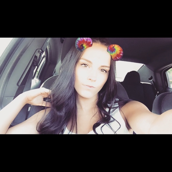 Profile Picture of Sarah Evertsen (@scevertsen) on Poshmark