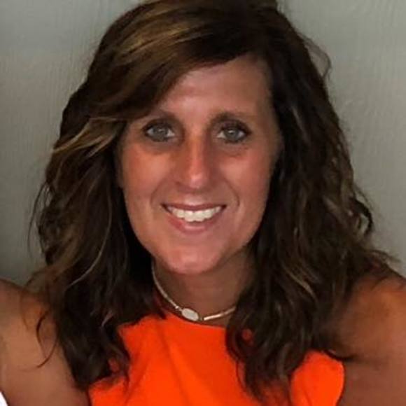Profile Picture of Renee Rust (@reneerust) on Poshmark