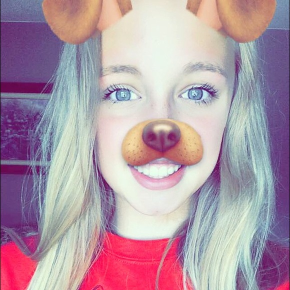 Profile Picture of Cassidy Spiehs (@cassidyjspiehs) on Poshmark