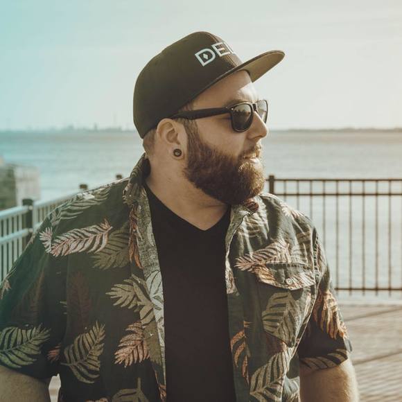 Profile Picture of Andrew Willoughby (@firststatecards) on Poshmark