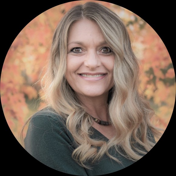 Profile Picture of Shelly Wilkening (@shellywilkening) on Poshmark