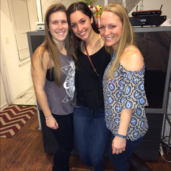 Profile Picture of Catherine Zysk (@zyskc1) on Poshmark