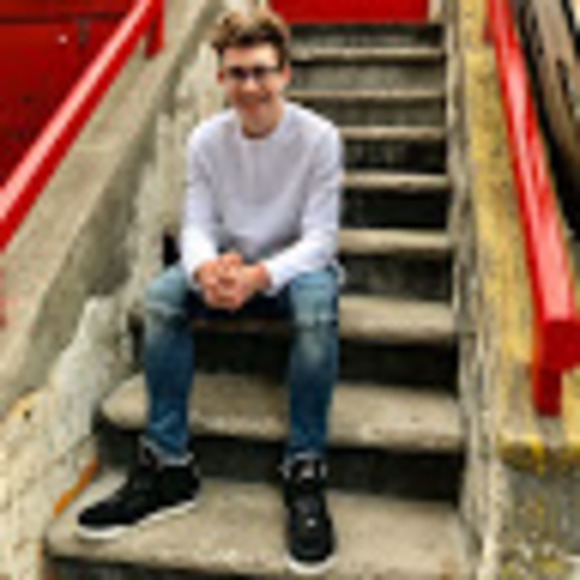Profile Picture of Gavin Long (@longgavin212) on Poshmark