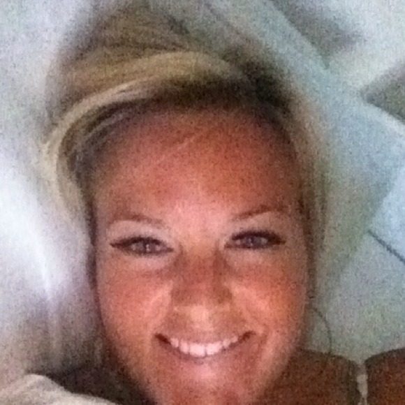 Profile Picture of Jennifer Larsson (@jlarsson) on Poshmark
