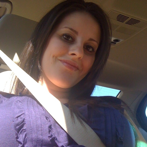 Profile Picture of Angela Kozerovskis (@akoz26) on Poshmark