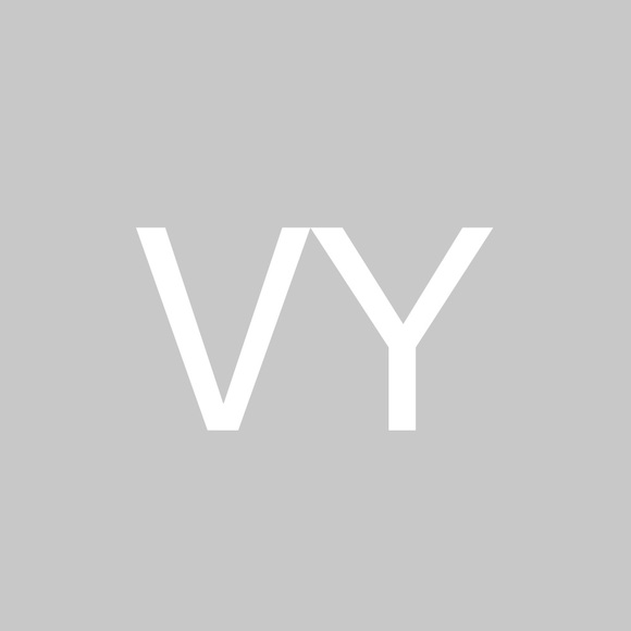 Profile Picture of Victoria Yiu (@victoriayiu) on Poshmark