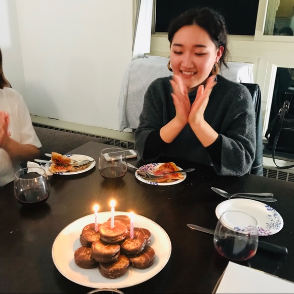 Profile Picture of Euna Kim (@eunakim915) on Poshmark