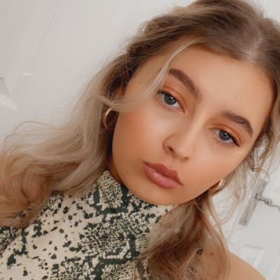 Profile Picture of Chloe (@chIoe_davidson) on Twitter