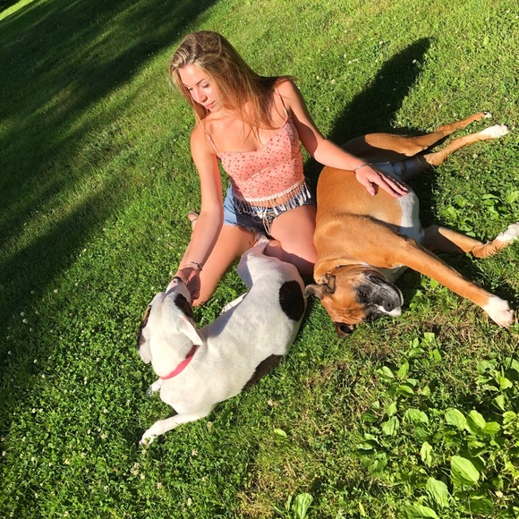 Profile Picture of Olivia Ribnicky (@oliviaribnicky) on Poshmark