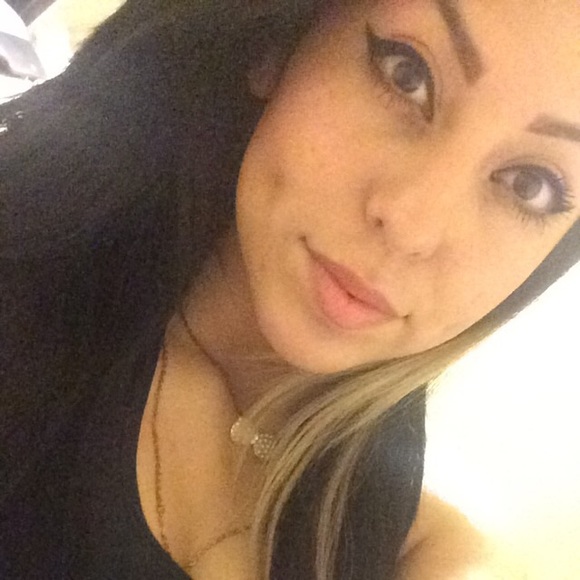 Profile Picture of Bianca Blanco (@biancajblanco) on Poshmark
