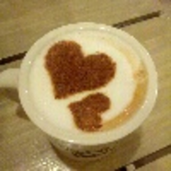 Profile Picture of Yan Zheng (@yanz123) on Poshmark