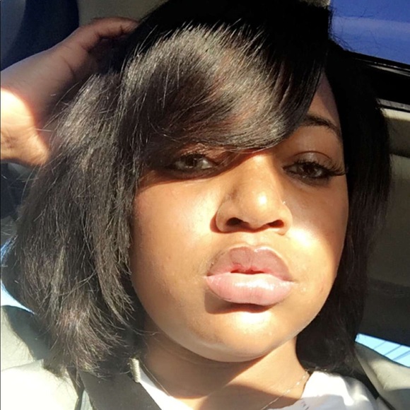 Profile Picture of Shae Moore (@shaemoore1995) on Poshmark