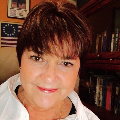 Profile Picture of Lori Oliver (@loliver8992) on Twitter