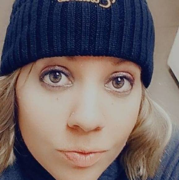 Profile Picture of Amanda Holloway (@alphamike25) on Poshmark