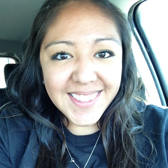 Profile Picture of Chelsey Fodder (@honee07) on Poshmark
