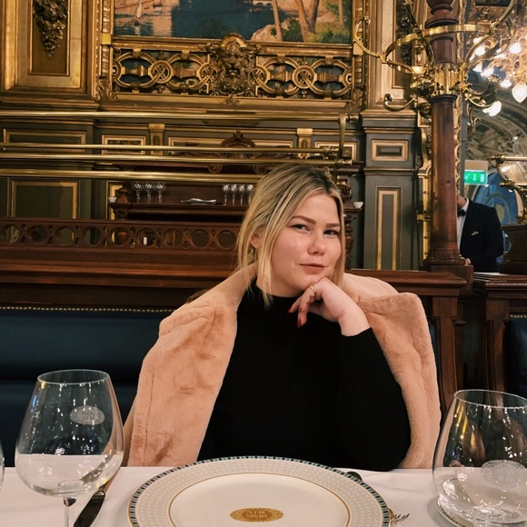 Profile Picture of Jessica Shusko (@jessshusko) on Poshmark