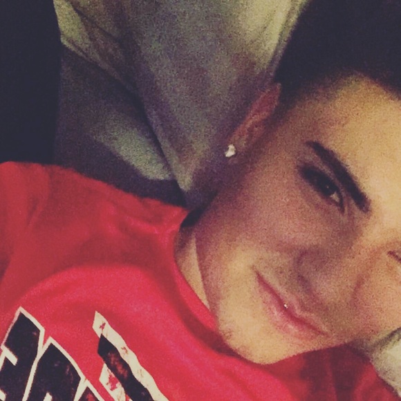 Profile Picture of Brandon Bernal (@brandonut11) on Poshmark