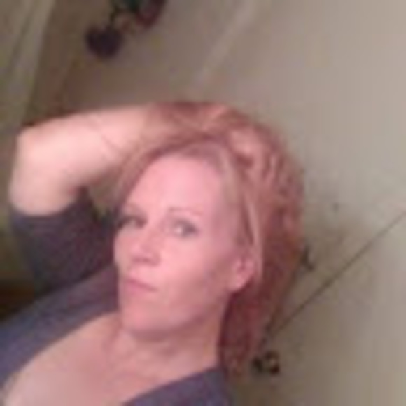 Profile Picture of Theresa Korthals (@tkorthals) on Poshmark