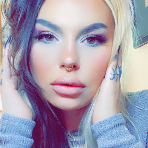 Profile Picture of Amanda Thrall (@thrallamanda89) on Poshmark