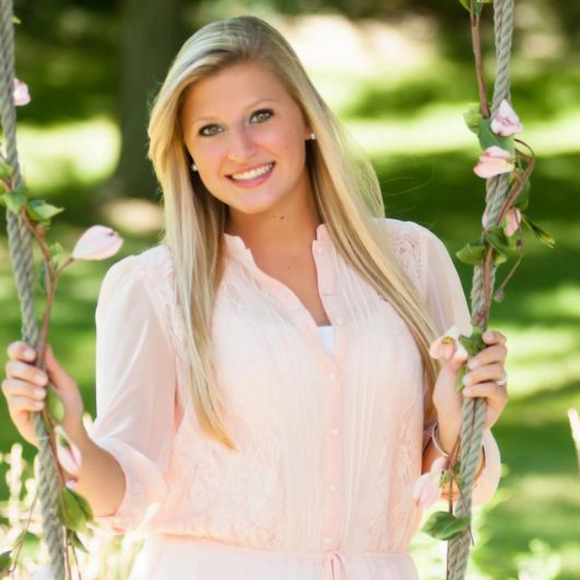 Profile Picture of Chelsea Bzduch (@cbzduch24) on Poshmark
