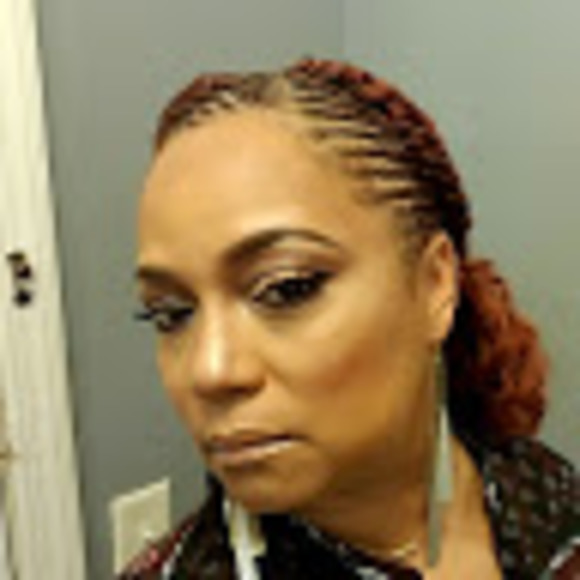 Profile Picture of Chanel Valere (@chanelvalere) on Poshmark