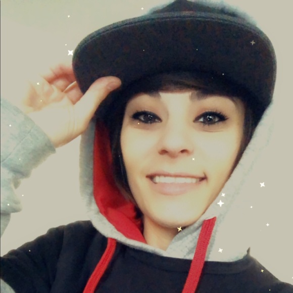 Profile Picture of Amanda Cooper (@coopea27) on Poshmark