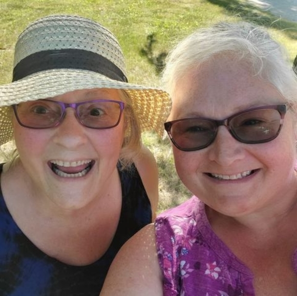 Profile Picture of Laurie Cribbins (@elledee7172) on Poshmark