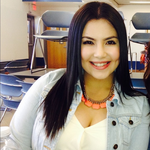 Profile Picture of Mercedes Solarez (@mercysolarez) on Poshmark