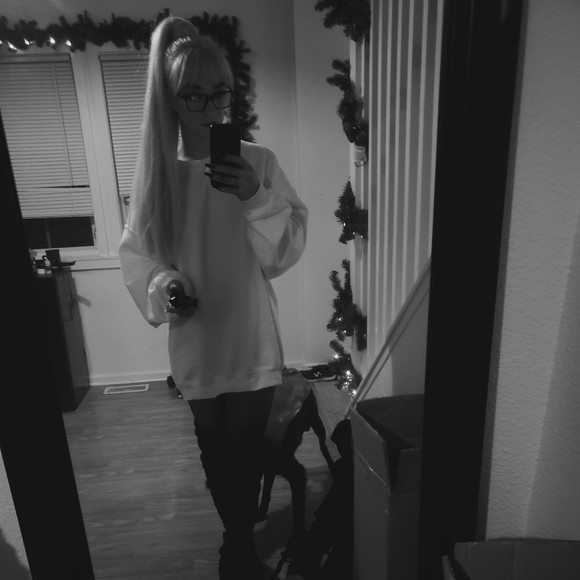 Profile Picture of Kelli Zeitler (@kellizeitler) on Poshmark