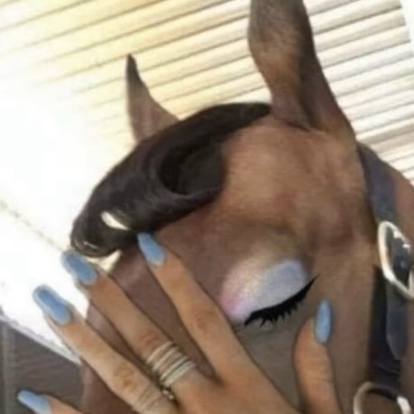 Profile Picture of Cassandra Potts (@cassandra_potts) on Poshmark