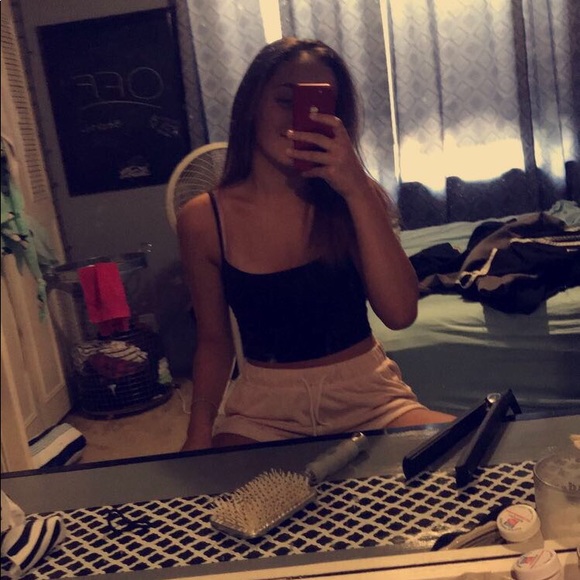 Profile Picture of Savannah Girgenti (@sgirgenti) on Poshmark