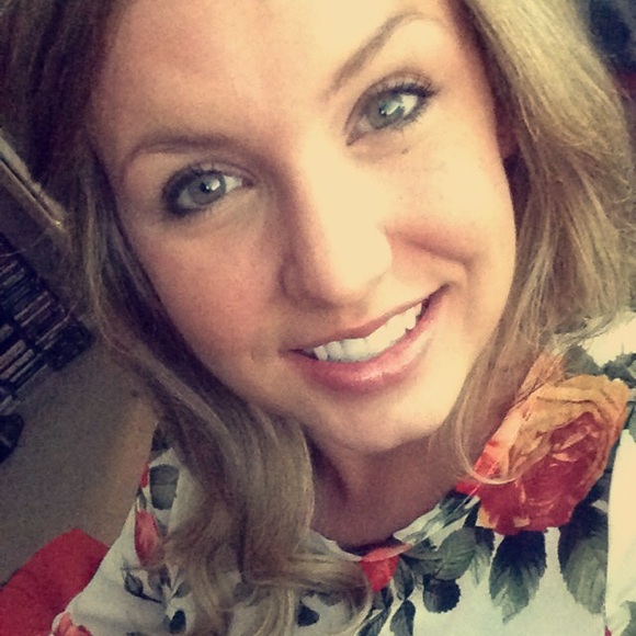 Profile Picture of Ashly Salyers (@amsalyers) on Poshmark